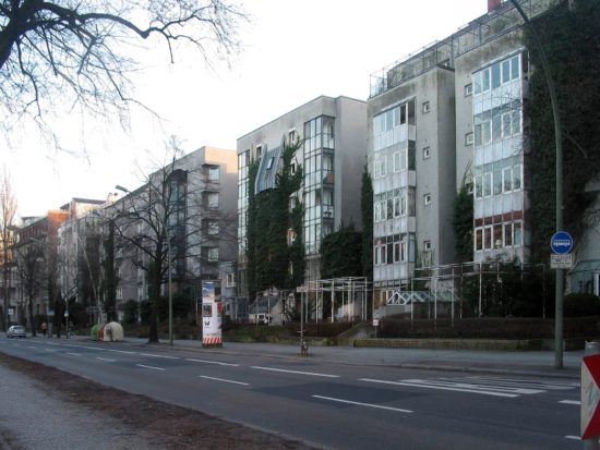 Energiesparhäuser Lützowufer 1A–5A, Straßenansicht, Zustand März 2012; Foto: Dirk Kaden