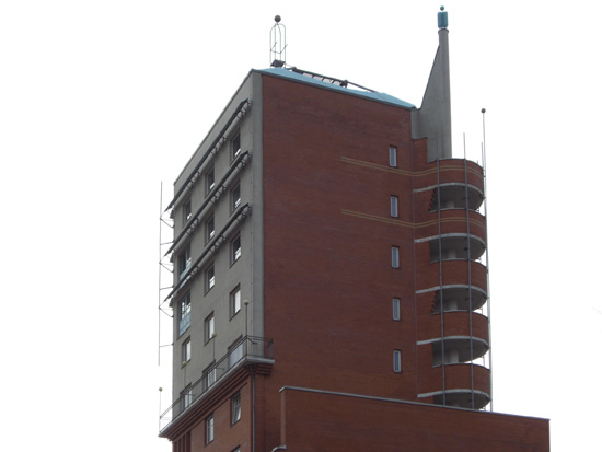 Wohnturm Nordfassade, Zustand Dezember 2011; Foto: Tina Kühn
